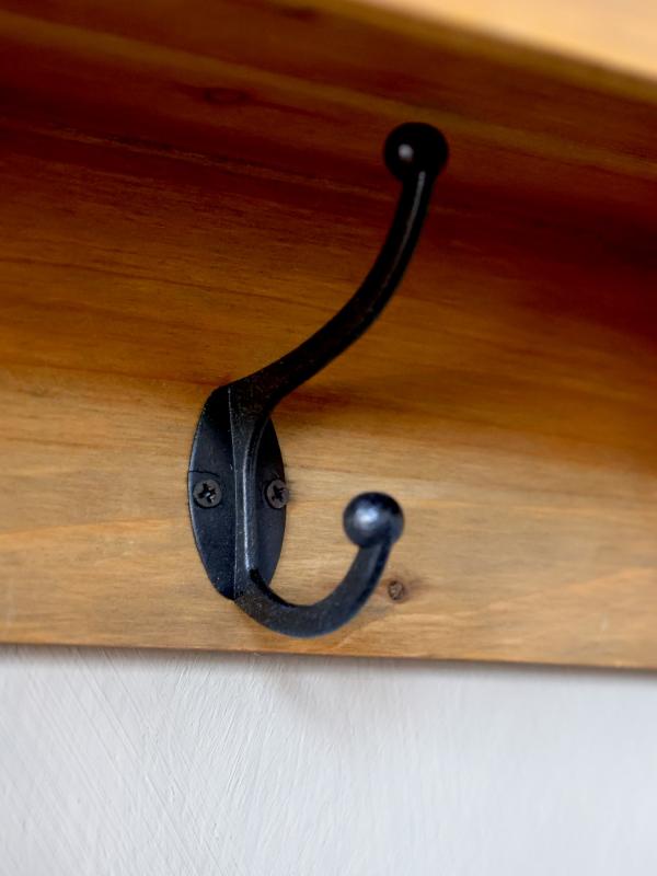 Vägghylla med 2 lådor och 3 krokar H34/L70/B16,5 cm natur