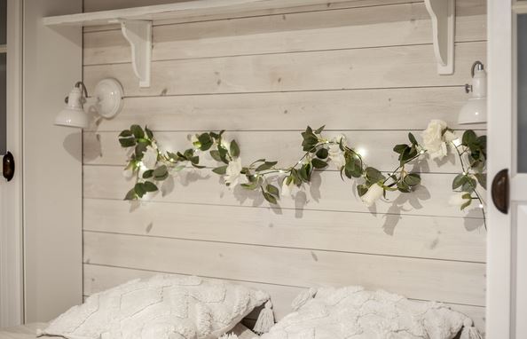 Div. belysning Ljusslinga rosor och blad 200 cm