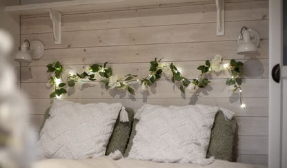 Div. belysning Ljusslinga rosor och blad 200 cm